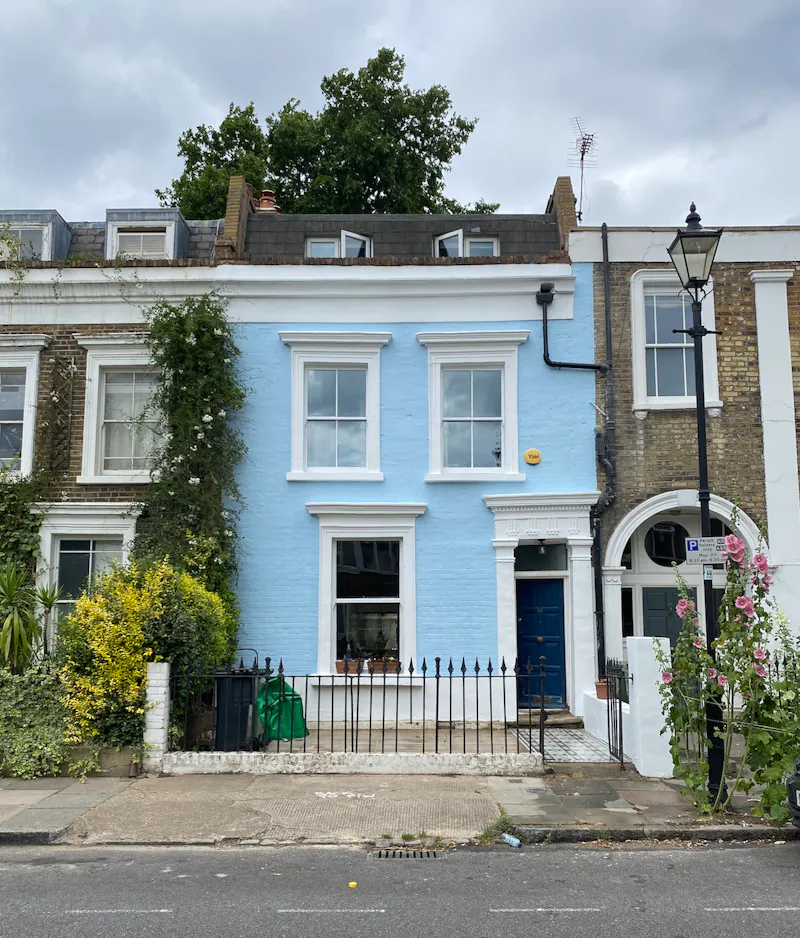 Colourful Vauxhall terrace, D2653 (photo 1)
