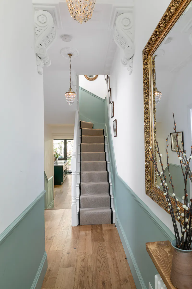 Staircase at Colourful Vauxhall terrace, D2653 (photo 18)