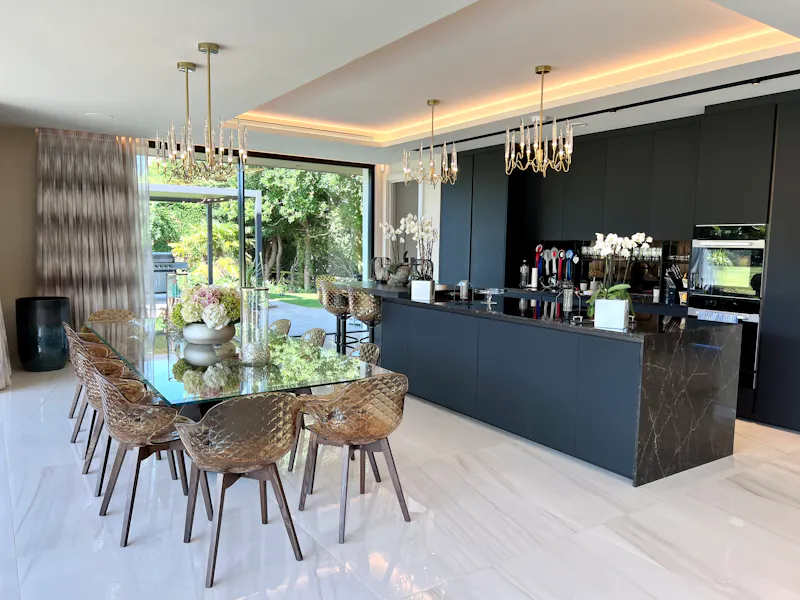 French doors at Modern Radlett House, K465 (photo 8)