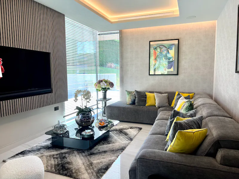 Living Room at Modern Radlett House, K465 (photo 12)