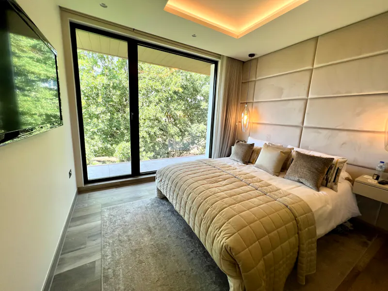 Bedroom at Modern Radlett House, K465 (photo 26)