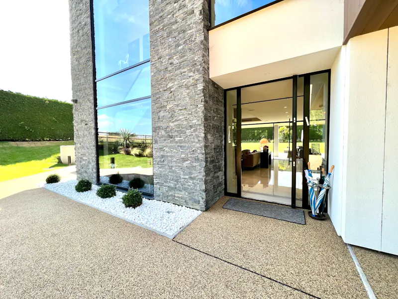 Modern Radlett House, K465 (photo 40)