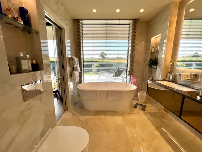 Bathroom at Modern Radlett House, K465 (photo 28)