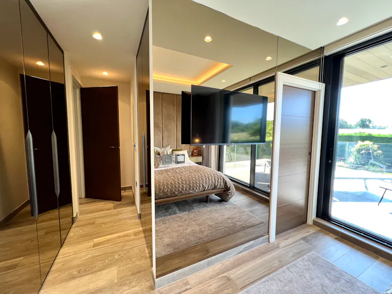 Bedroom at Modern Radlett House, K465 (photo 17)
