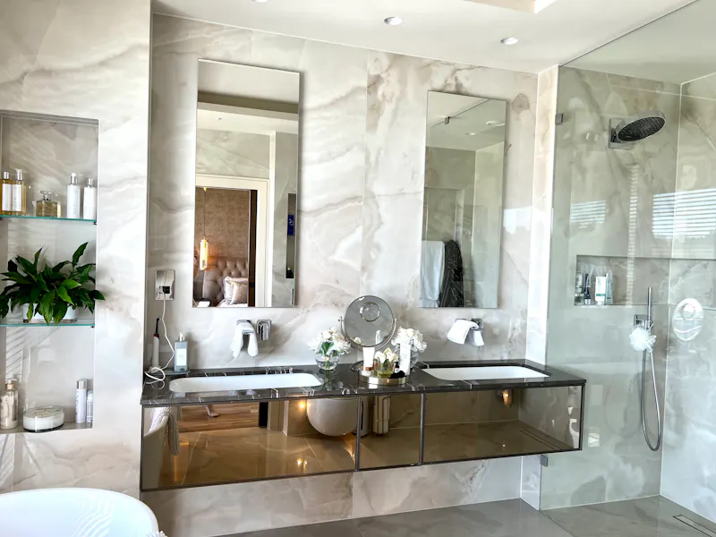 Bathroom at Modern Radlett House, K465 (photo 15)
