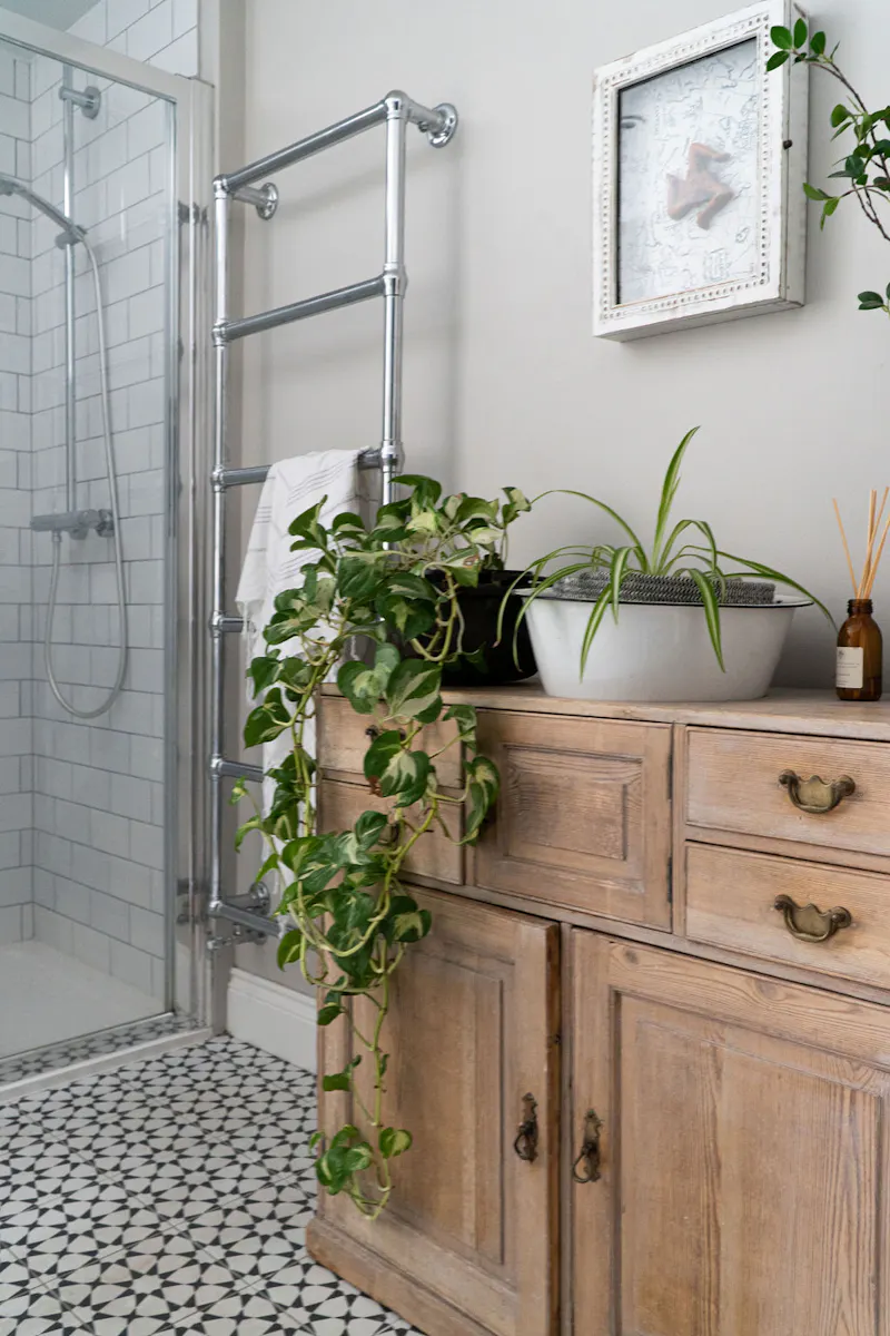 Bathroom at Brighton family house, B1873 (photo 27)