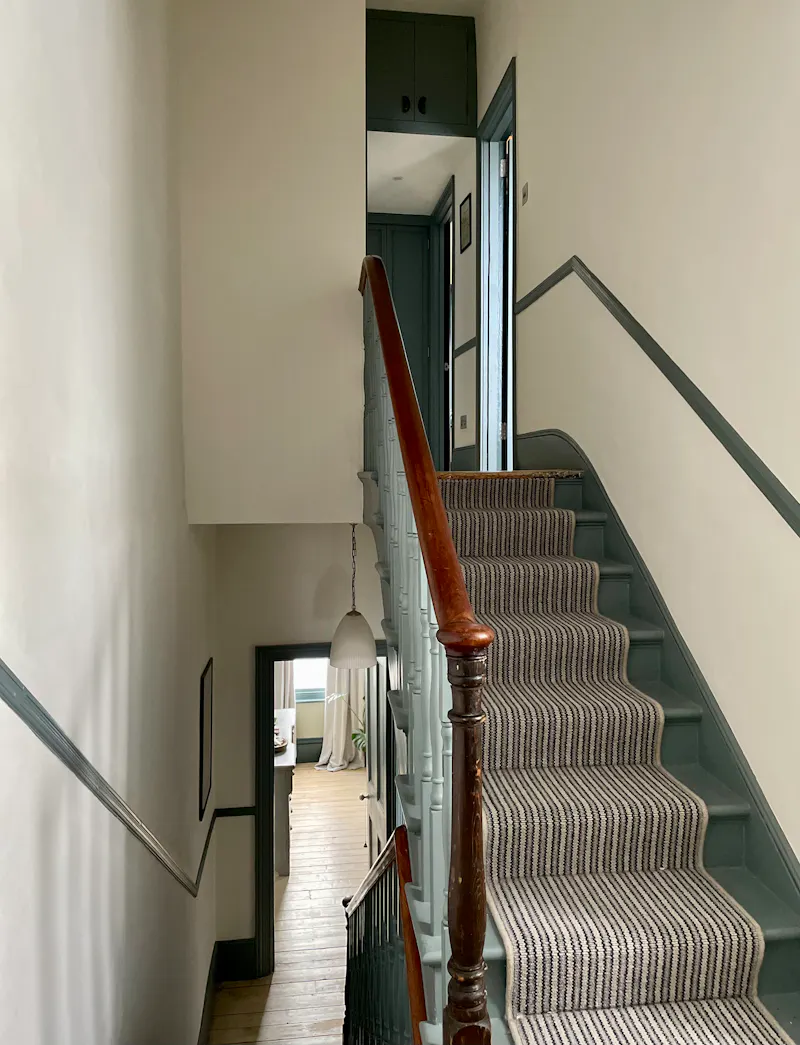 Staircase at Brighton family house, B1873 (photo 26)