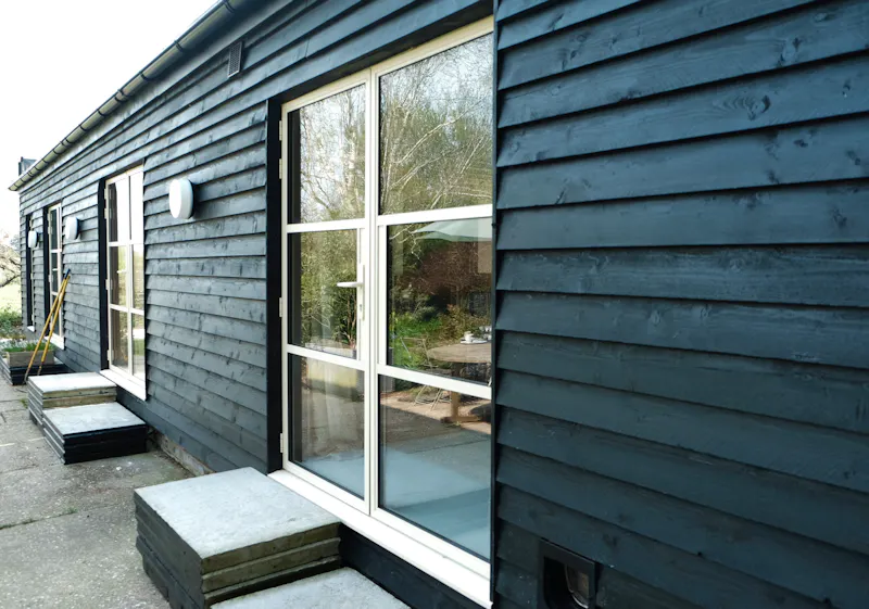 Rustic timber cottage in Rye, C926 (photo 1)
