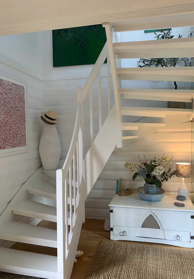Staircase at Norwegian style Marlow lodge , D2657 (photo 6)
