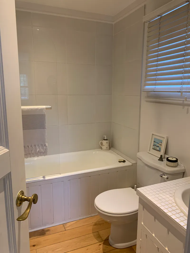 Bathroom at Norwegian style Marlow lodge , D2657 (photo 9)