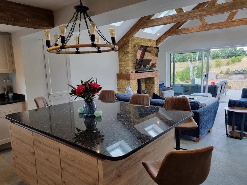 Beams at Secluded Cobham cottage, C927 (photo 4)