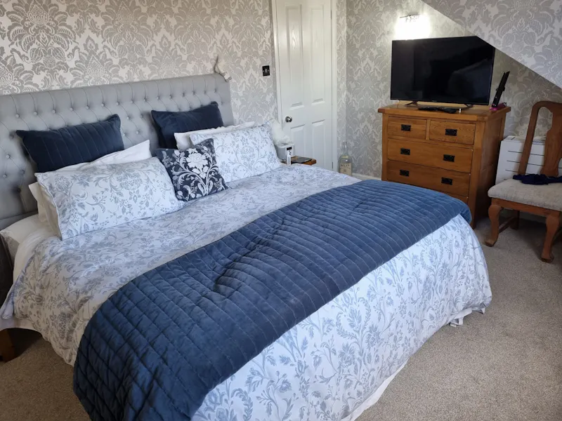 Bedroom at Secluded Cobham cottage, C927 (photo 9)