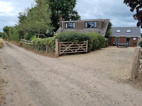Secluded Cobham cottage, C927