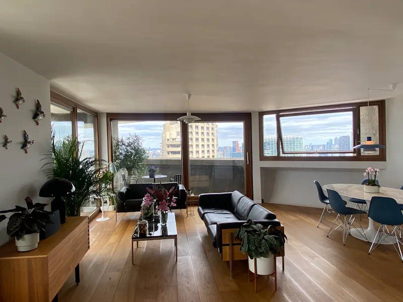 Living Room at 37th floor Barbican apartment, F1228 (photo 6)