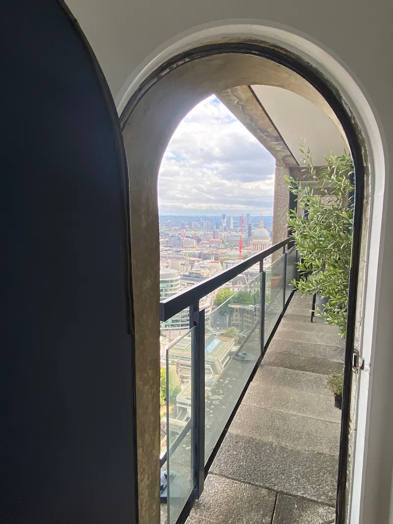 37th floor Barbican apartment, F1228 (photo 35)