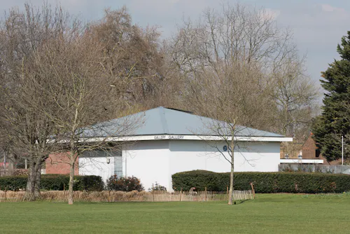 Huge hall in Surrey Quays , N200