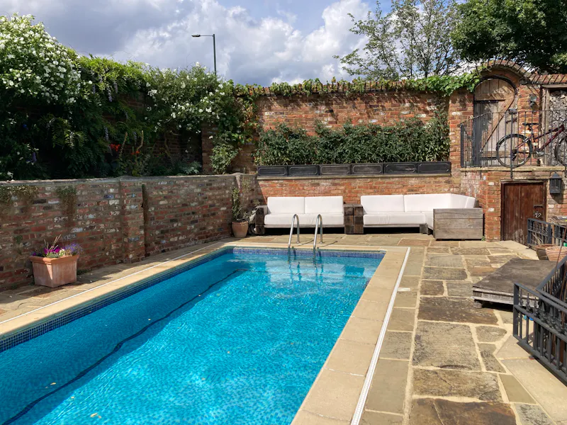Swimming pool - outdoor at Twickenham Arts and Craft, SW3 (photo 16)