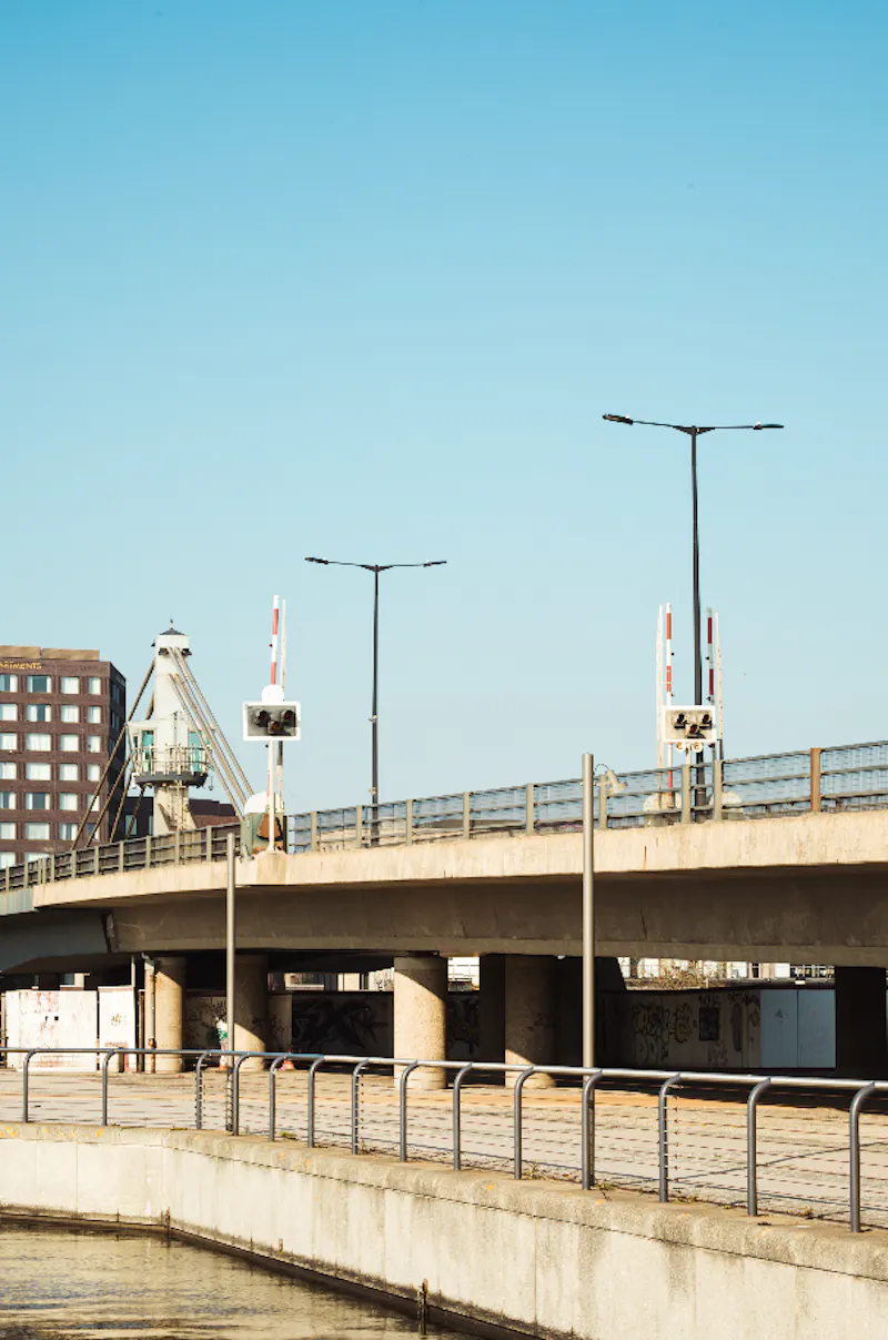 Concrete at Canning Town Island, N525 (photo 2)