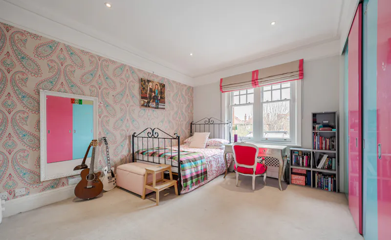 Wallpaper at Stylish Putney house, E505 (photo 37)