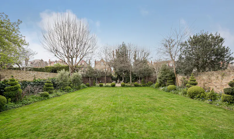 Garden at Stylish Putney house, E505 (photo 47)