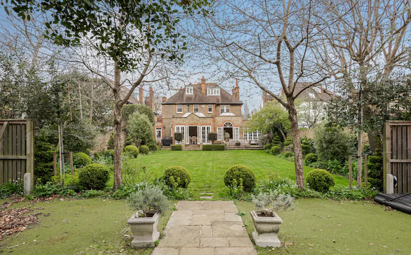 Stylish Putney house, E505 (photo 49)
