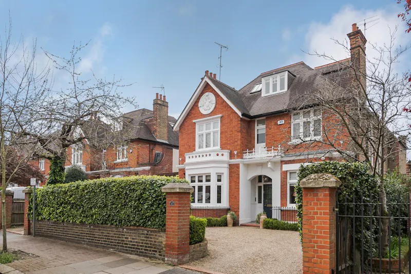 Driveway at Stylish Putney house, E505 (photo 1)