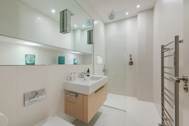 Shower at Stylish Wandsworth house, B1994 (photo 21)
