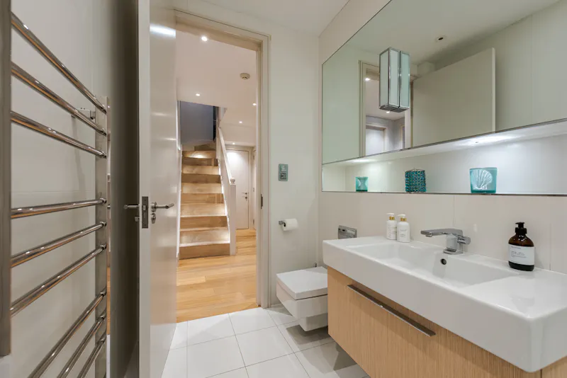 Bathroom at Stylish Wandsworth house, B1994 (photo 20)