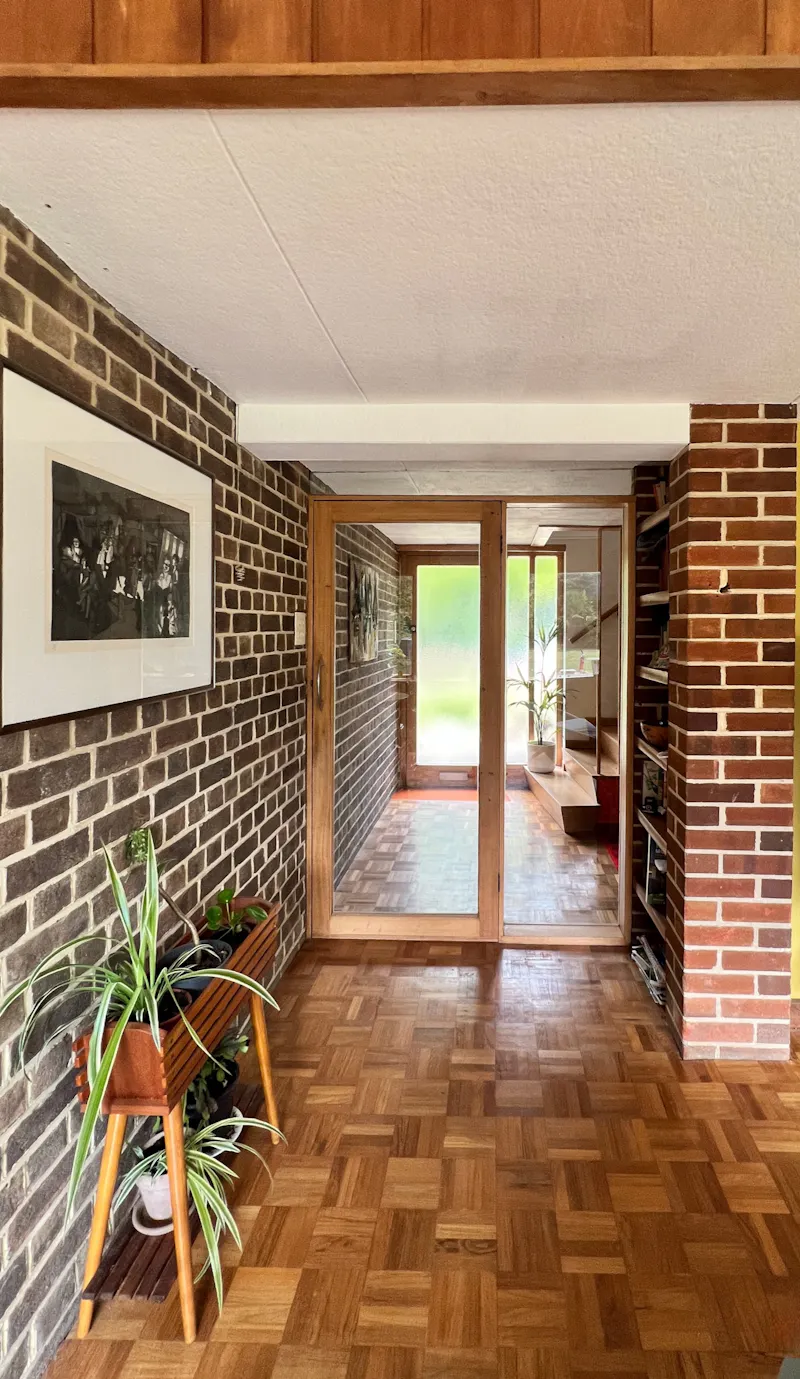 Exposed brick at Collington Modernist house, E508 (photo 2)