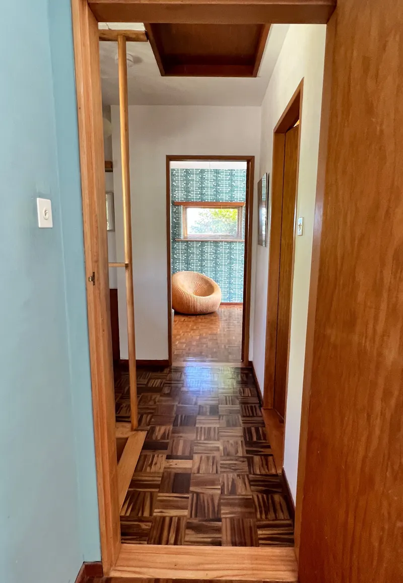 Corridor at Collington Modernist house, E508 (photo 11)