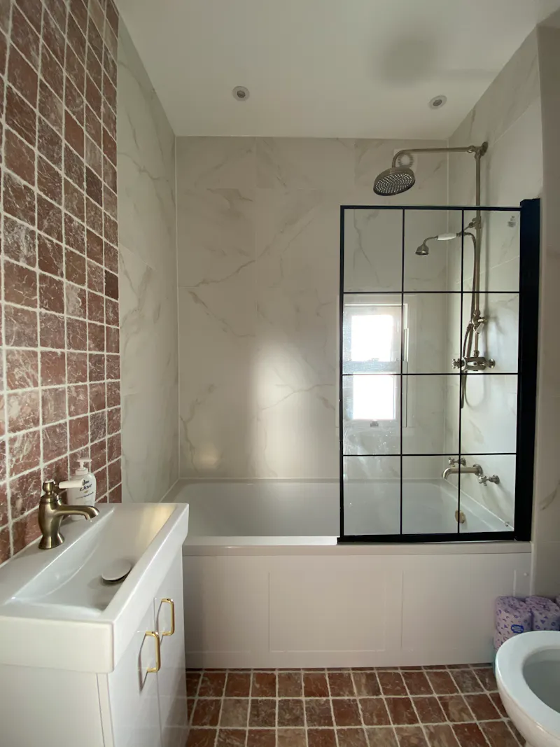 Tiled at Terraced Tooting house, D2663 (photo 9)