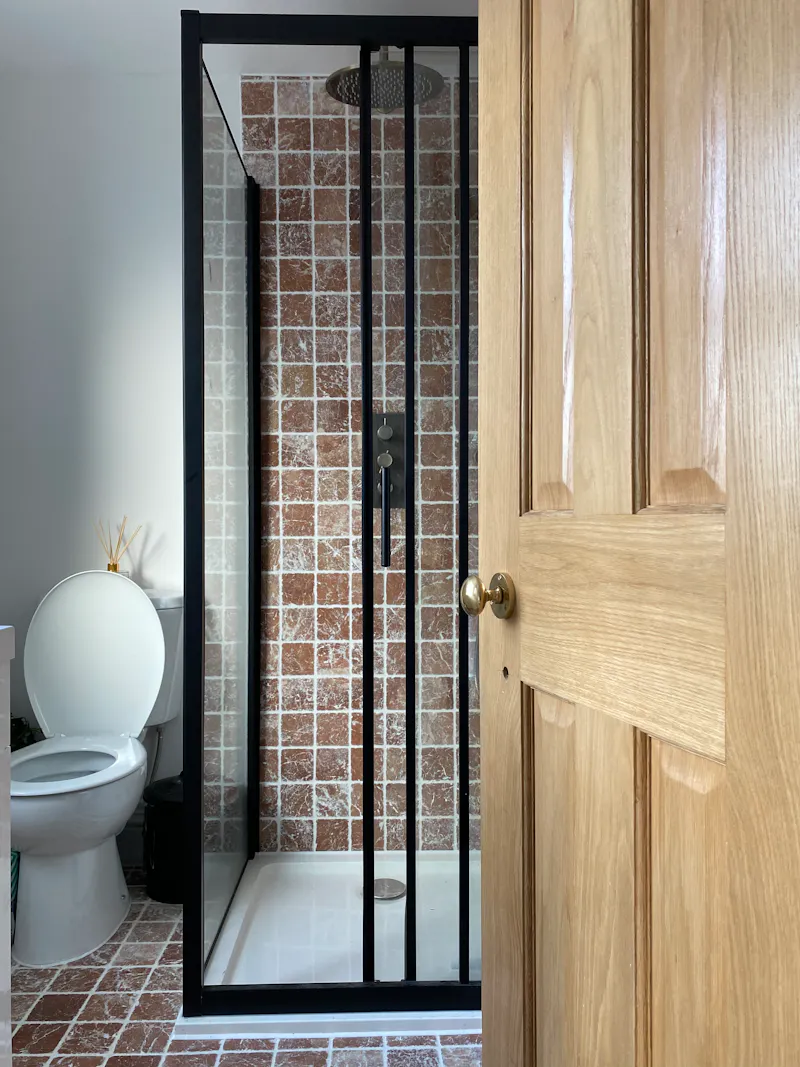 Bathroom at Terraced Tooting house, D2663 (photo 6)