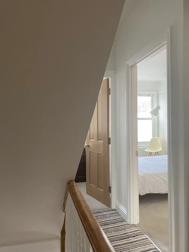 Landing at Terraced Tooting house, D2663 (photo 8)