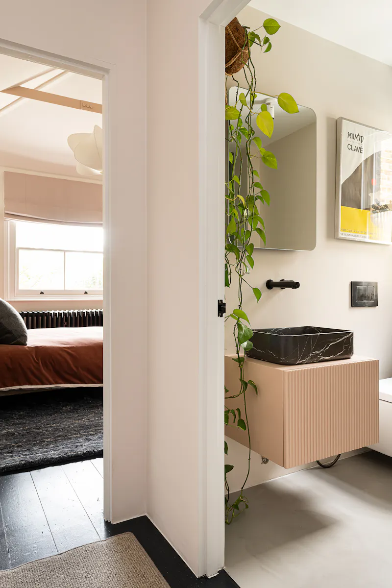 Bathroom at Stylish Surbiton house, D2662 (photo 21)