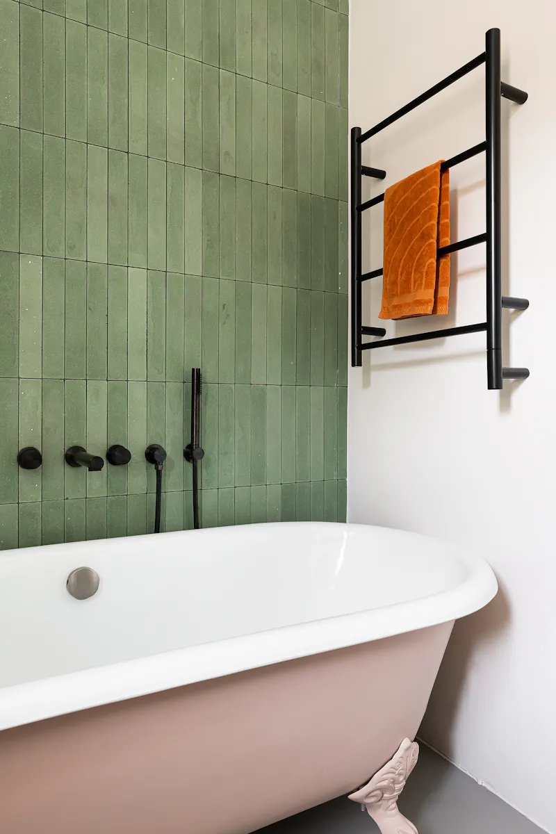 Bathroom at Stylish Surbiton house, D2662 (photo 16)
