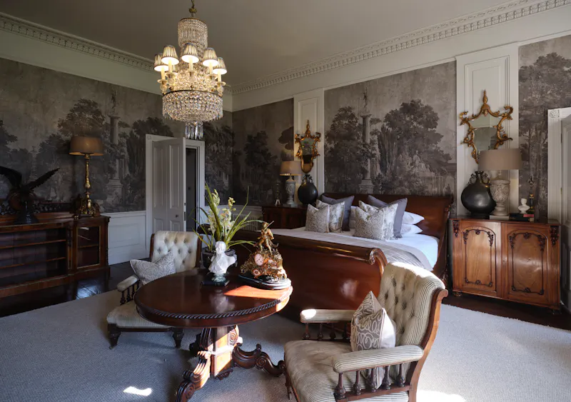 Bedroom at Grand Worcestershire venue, B1999 (photo 13)