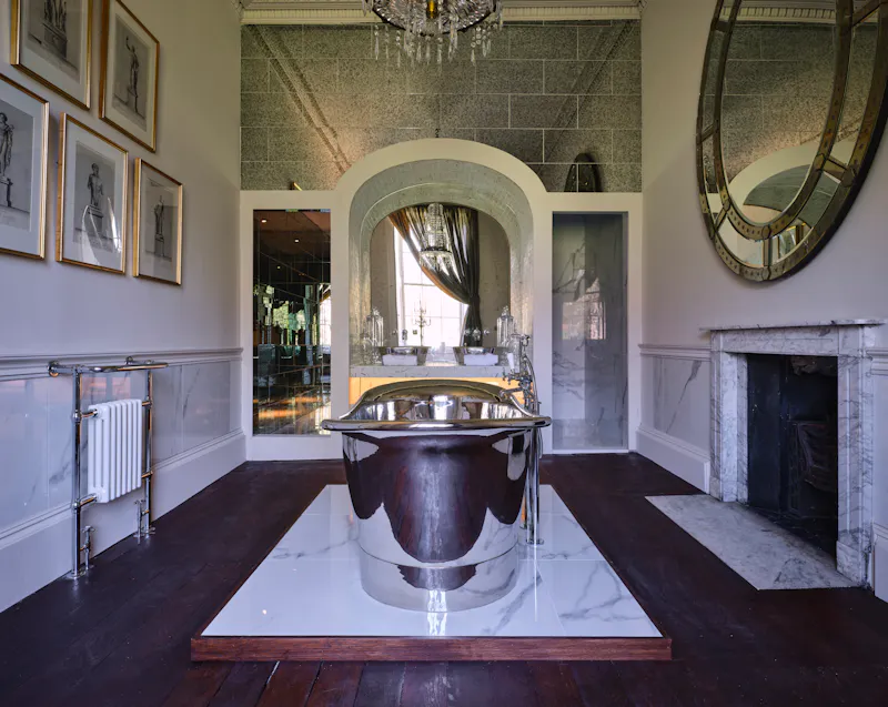 Bath - rolltop at Grand Worcestershire venue, B1999 (photo 9)