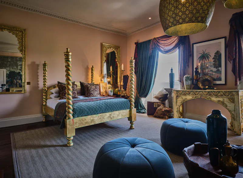 Bedroom at Grand Worcestershire venue, B1999 (photo 15)
