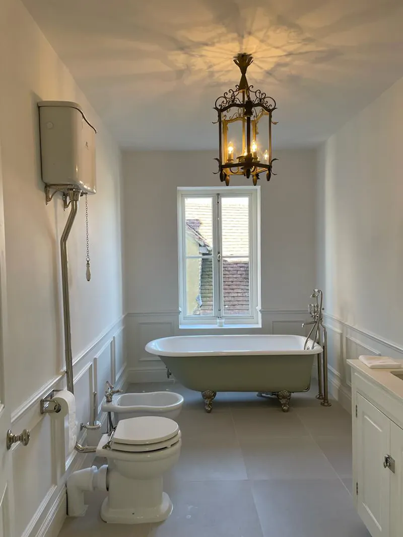 Bathroom at Grade II Shepperton house, A1441 (photo 29)
