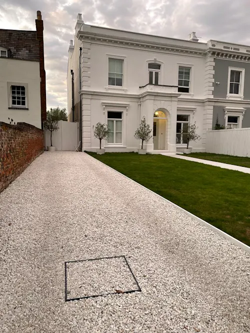 Grade II Shepperton house, A1441