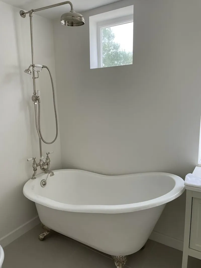 Bath - rolltop at Grade II Shepperton house, A1441 (photo 34)