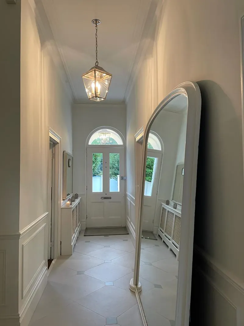 Entrance hall at Grade II Shepperton house, A1441 (photo 3)