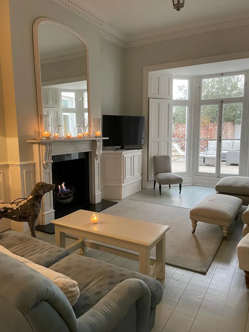 Fireplace at Grade II Shepperton house, A1441 (photo 5)