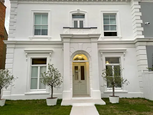 Grade II Shepperton house, A1441