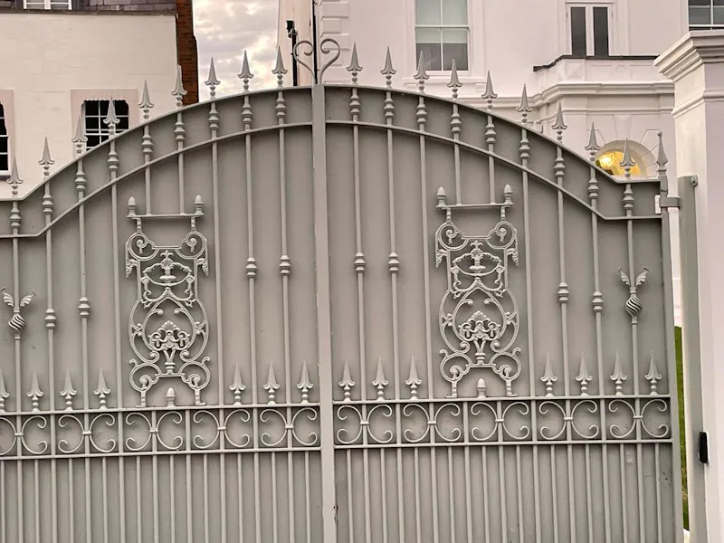 Gate at Grade II Shepperton house, A1441 (photo 51)