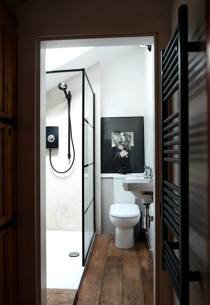 Bathroom at Rustic timber cottage in Rye, C926 (photo 16)