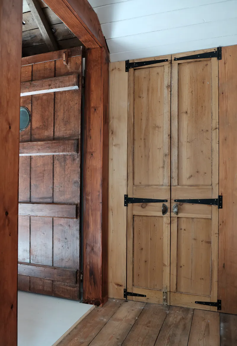 Rustic timber cottage in Rye, C926 (photo 19)