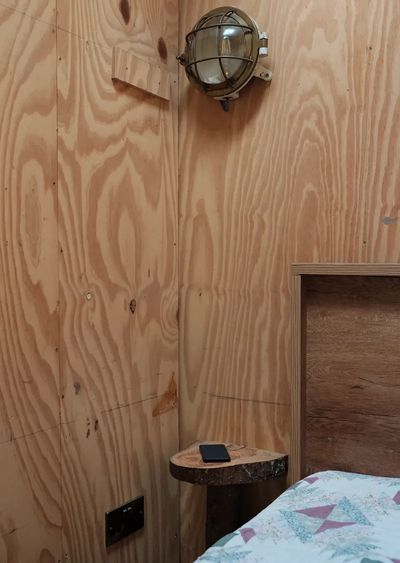 Rustic timber cottage in Rye, C926 (photo 20)