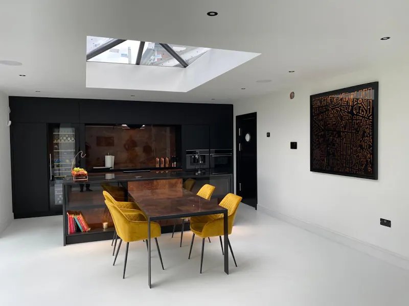 Glass at Modern Millbrook house, K471 (photo 6)