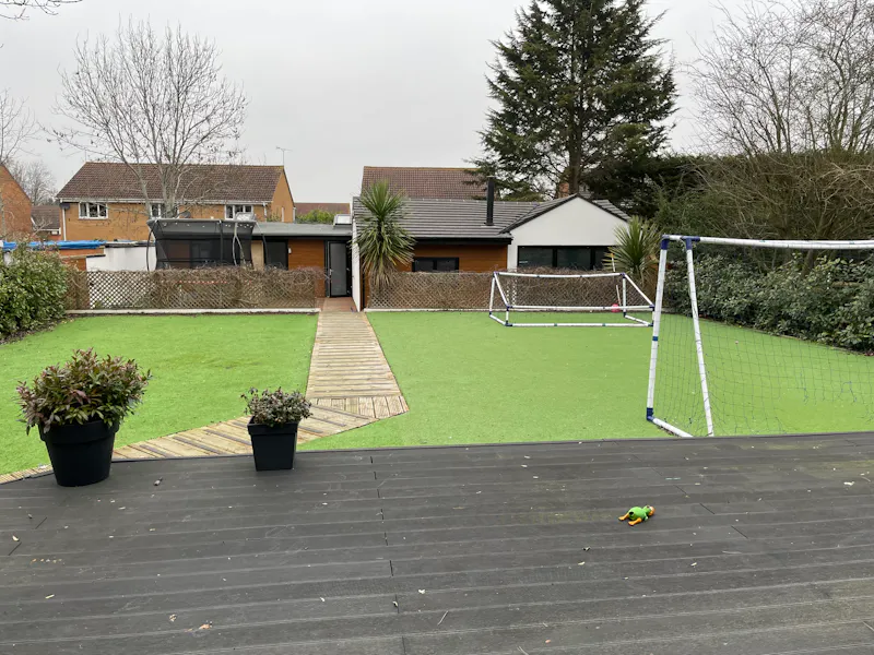 Garden at Modern Millbrook house, K471 (photo 54)